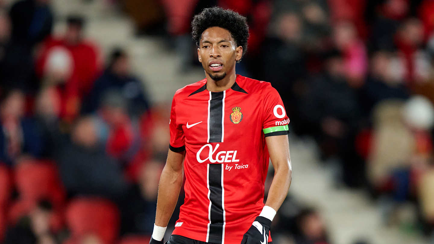 Botafogo mira lateral-esquerdo no mercado e envia proposta por Johan Mojica; conheça